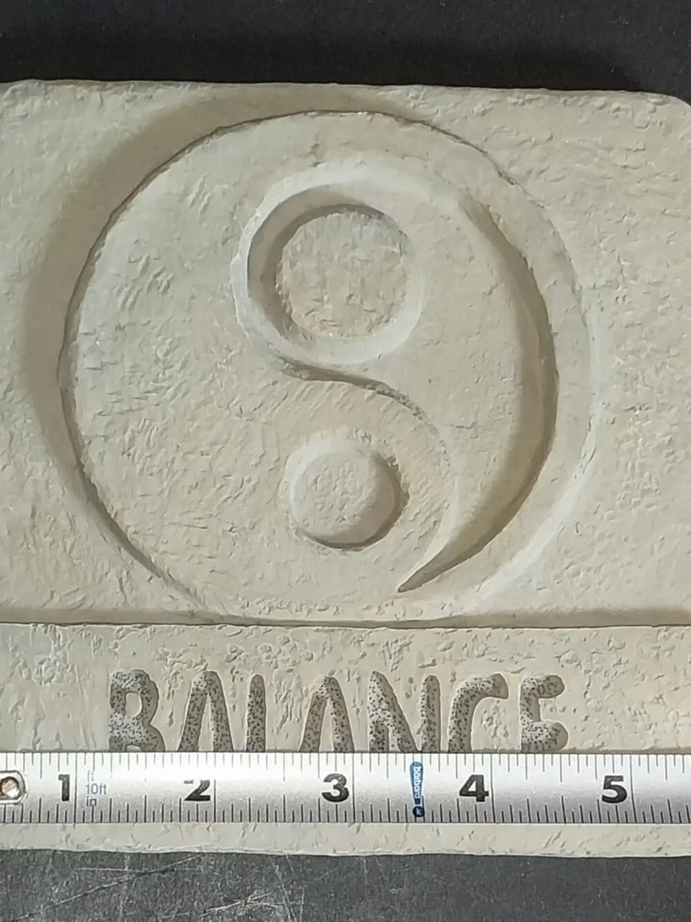 Balance Plaque Faux Cement Yin Yang